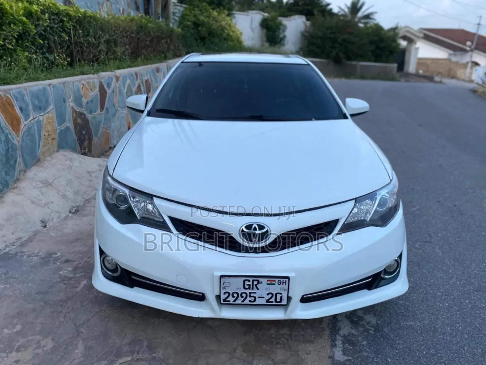 Toyota Camry SE 4dr Sedan (2.5L 4cyl 6A) 2014 White