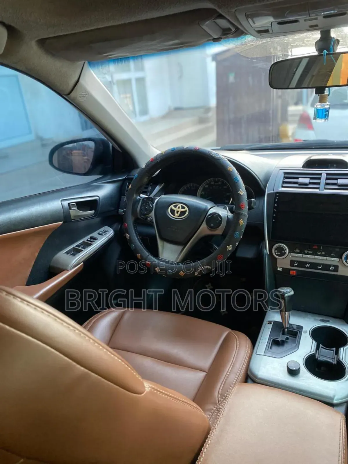 Toyota Camry SE 4dr Sedan (2.5L 4cyl 6A) 2014 White