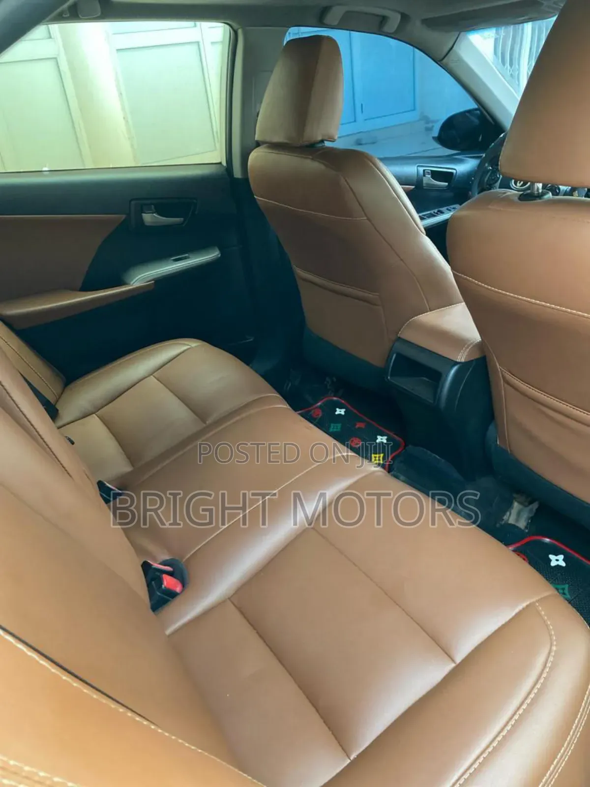 Toyota Camry SE 4dr Sedan (2.5L 4cyl 6A) 2014 White