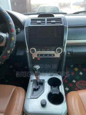 Toyota Camry SE 4dr Sedan (2.5L 4cyl 6A) 2014 White