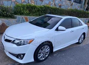 Toyota Camry SE 4dr Sedan (2.5L 4cyl 6A) 2014 White