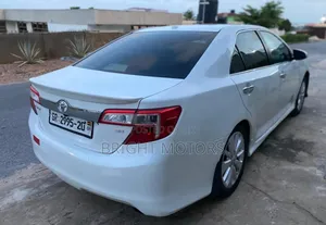 Toyota Camry SE 4dr Sedan (2.5L 4cyl 6A) 2014 White