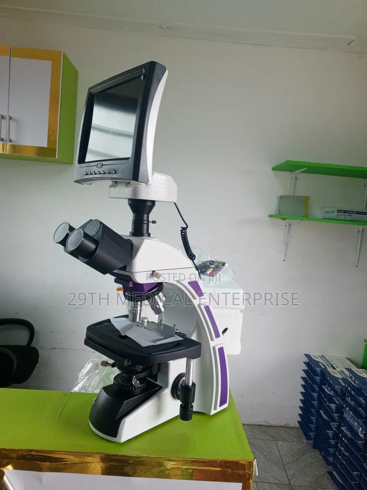 Microscope With Screen
