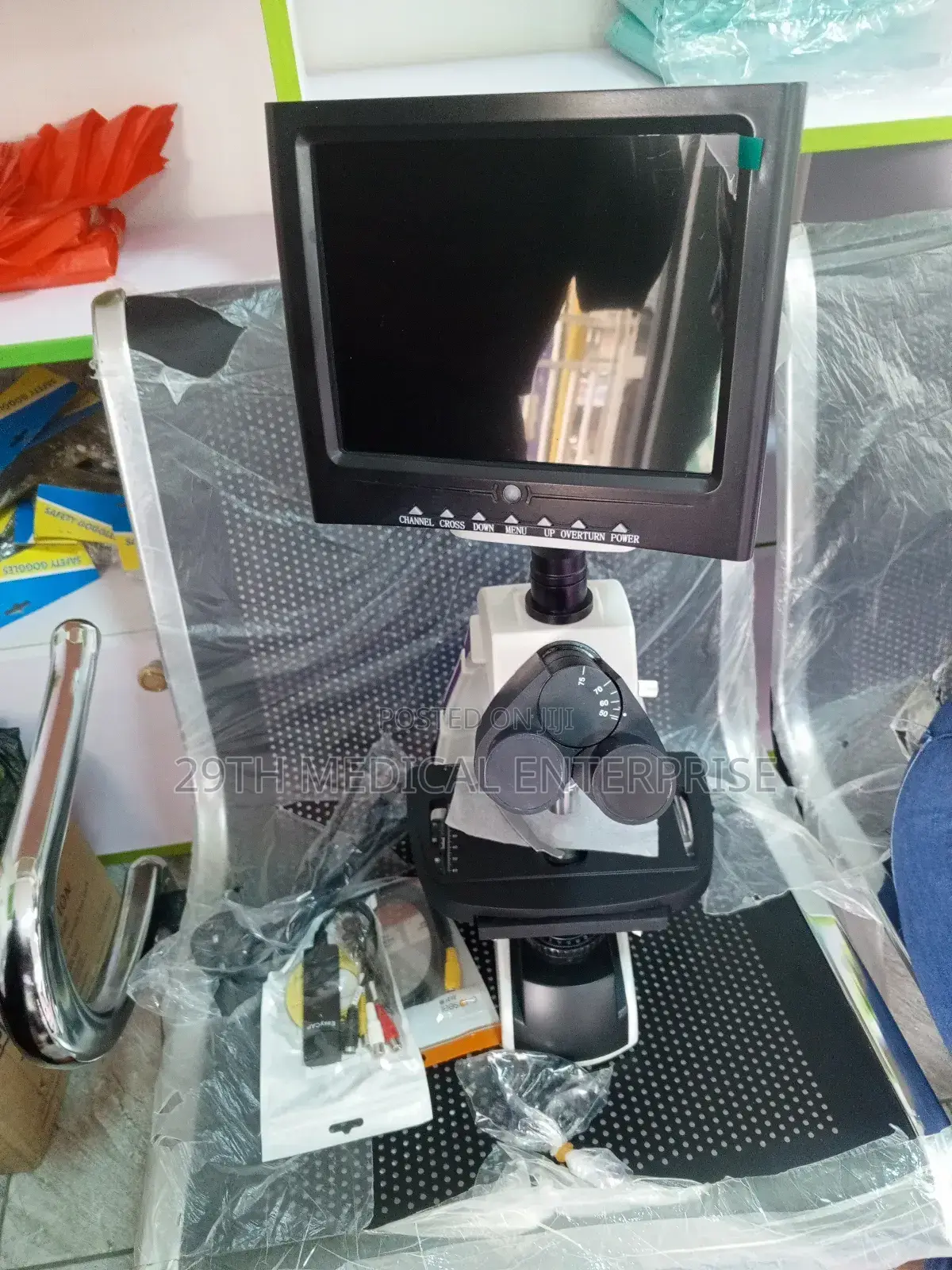 Microscope With Screen