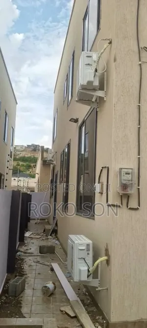 5bdrm Duplex in Dr Roko, The Mall for rent