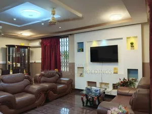 5bdrm Duplex in Oyibi for sale