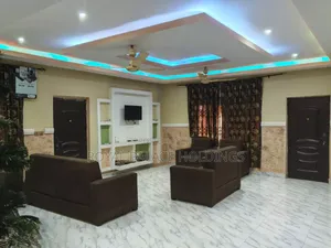 5bdrm Duplex in Oyibi for sale