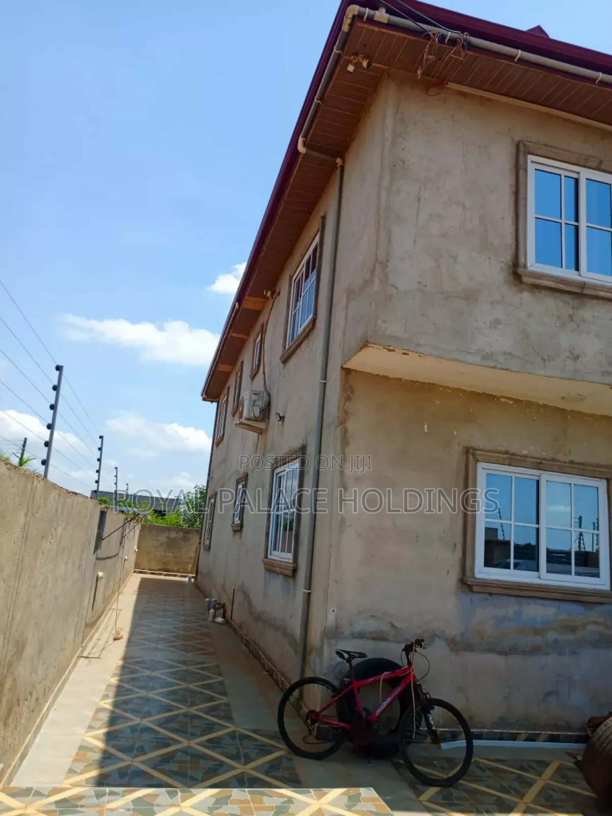 5bdrm Duplex in Oyibi for sale