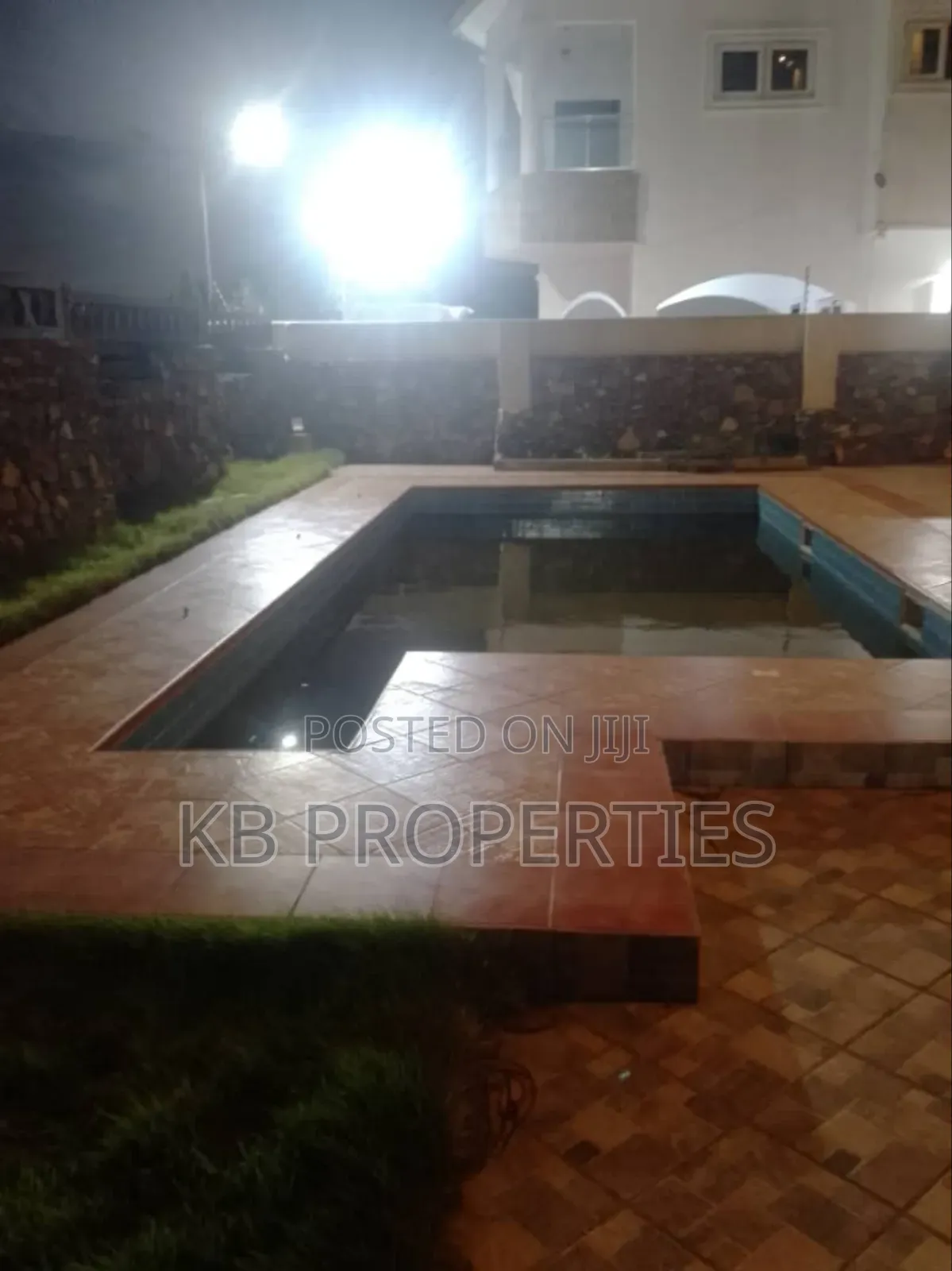 5bdrm Mansion in Kb Properties, Spintex for rent