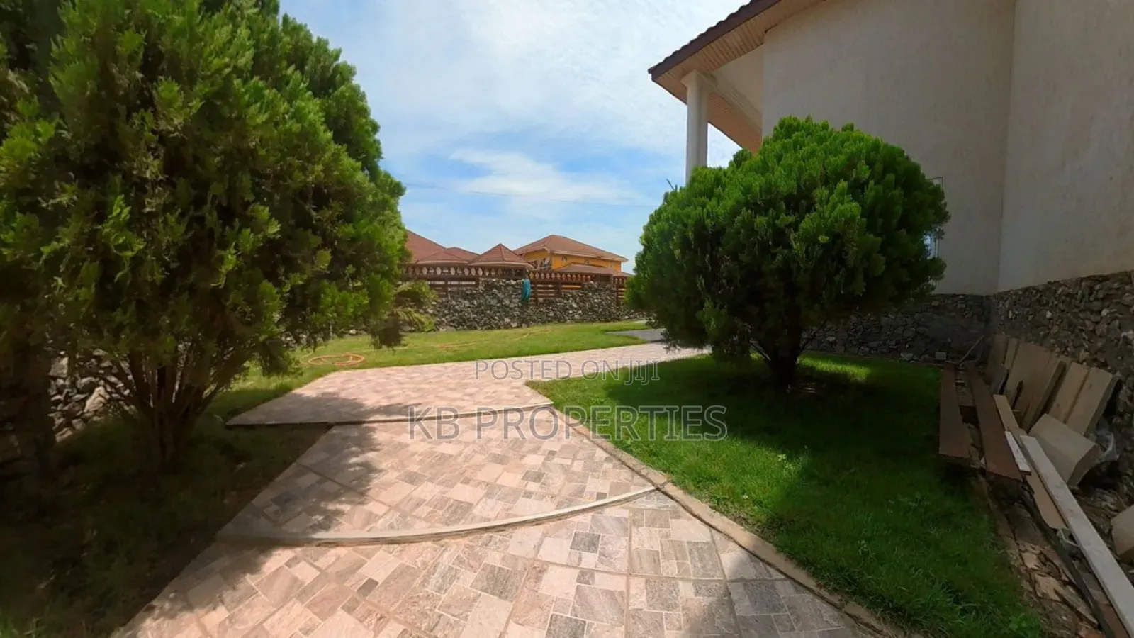 5bdrm Mansion in Kb Properties, Spintex for rent