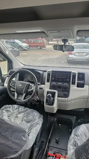 Toyota HiAce 2021 White