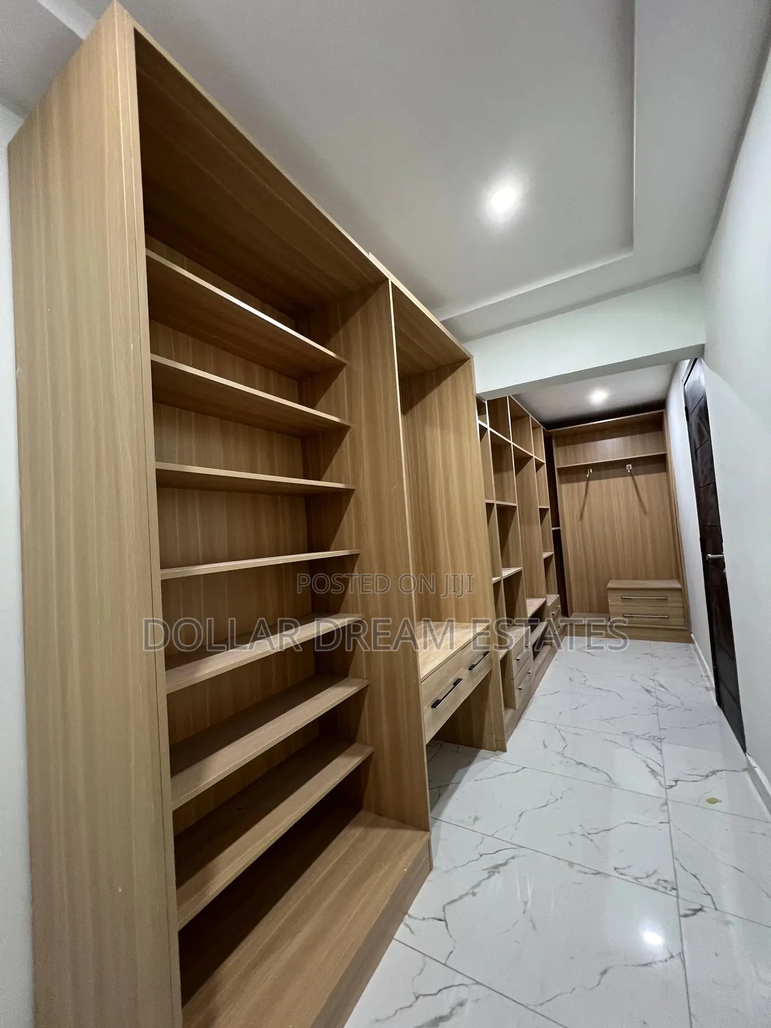 5bdrm House in East Legon for sale