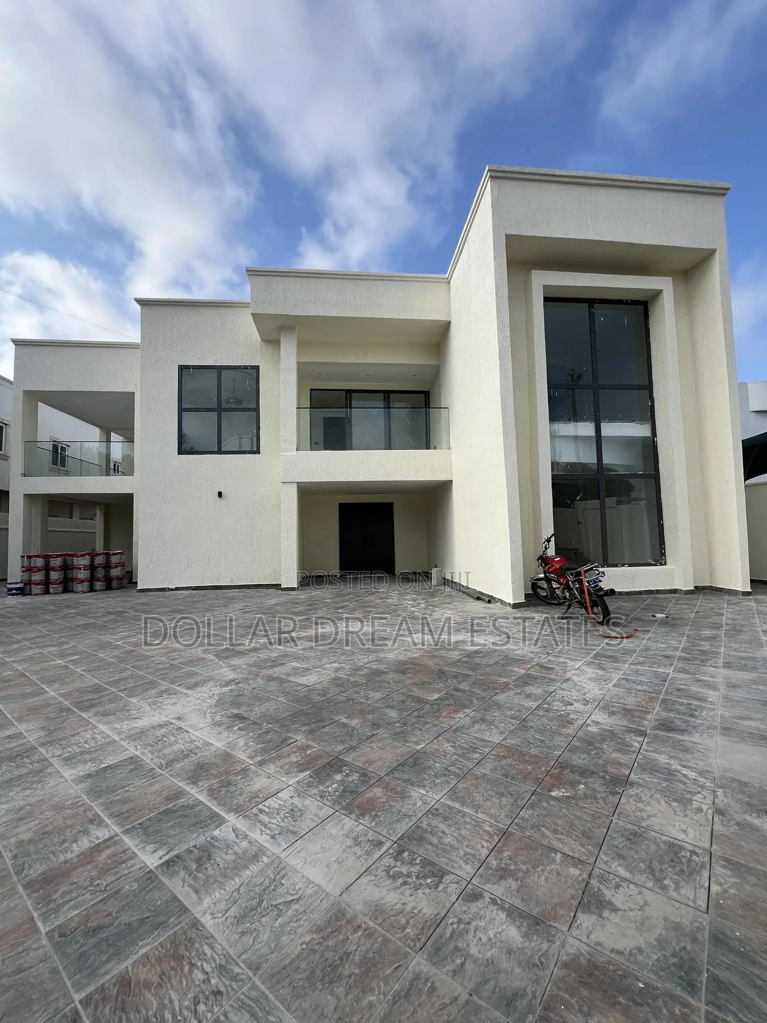 5bdrm House in East Legon for sale