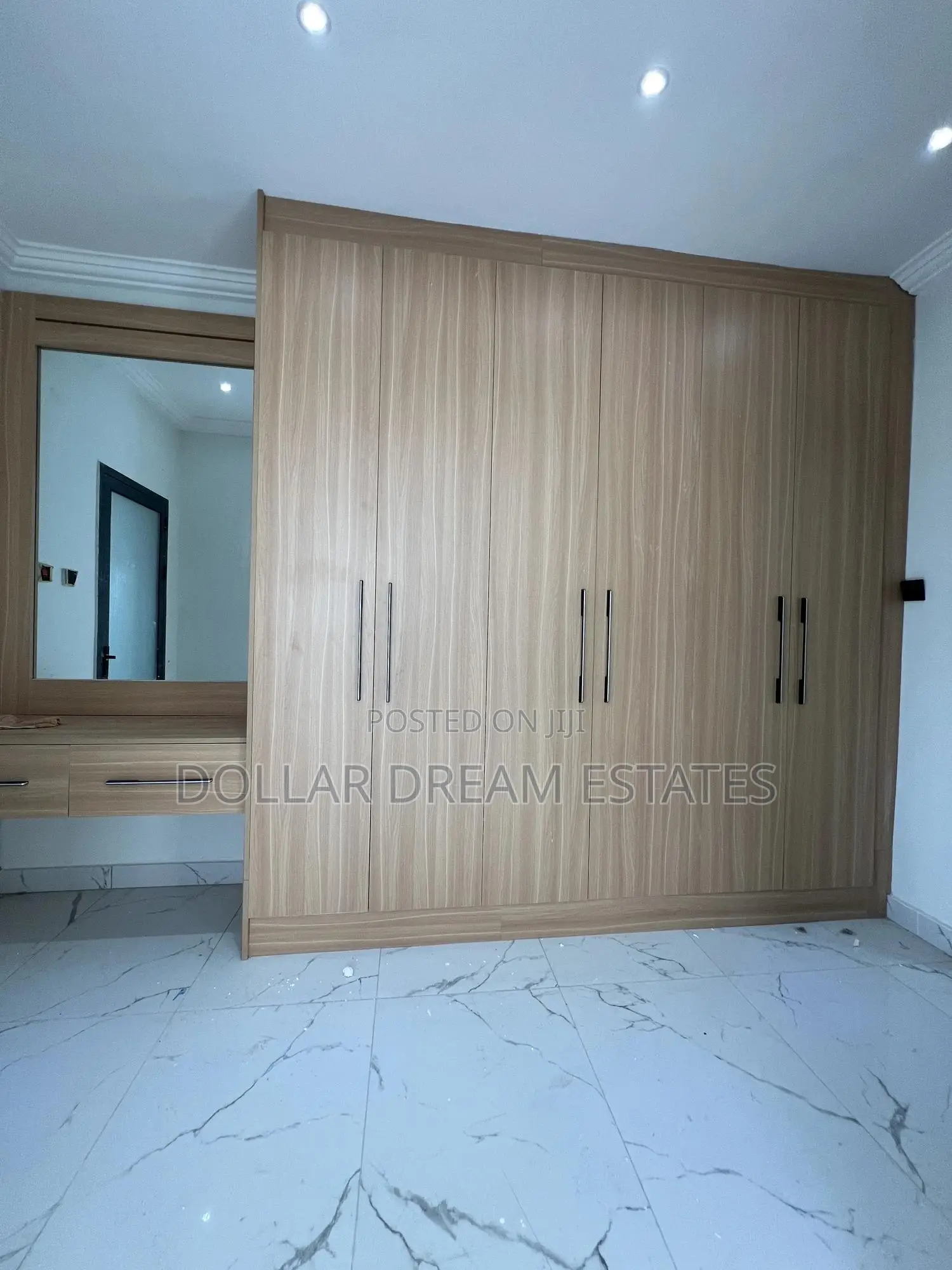 5bdrm House in East Legon for sale