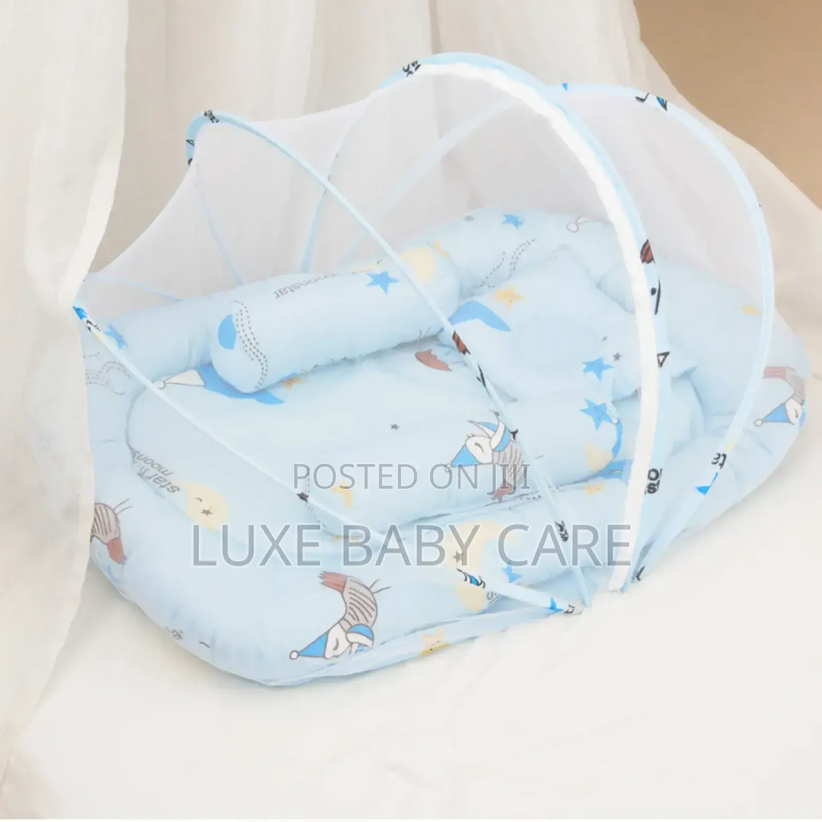 Portable Baby Bed With an Integrated Mosquito Net.