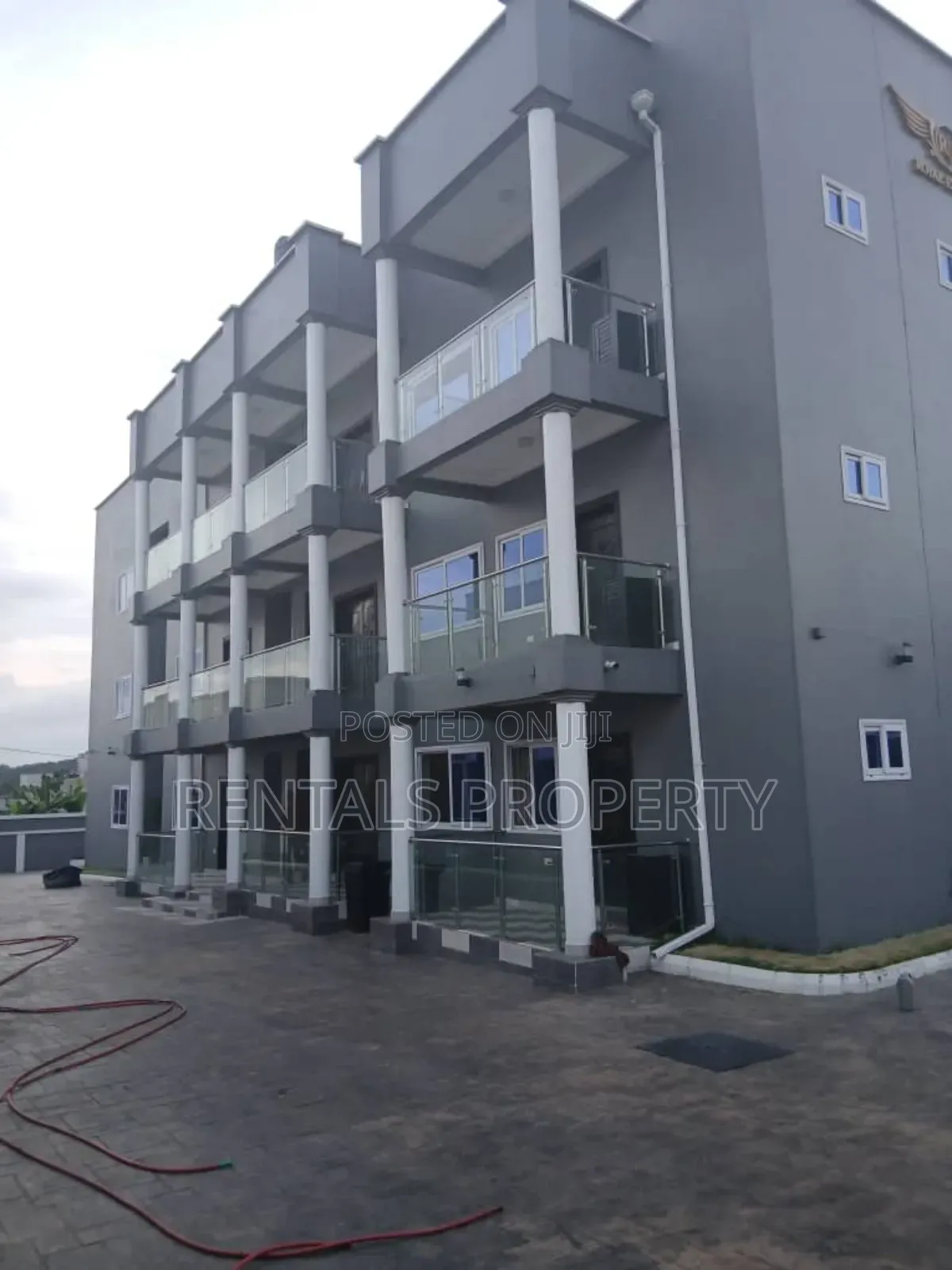 2bdrm Mansion in $ 600 A Month Two, Oyarifa for rent