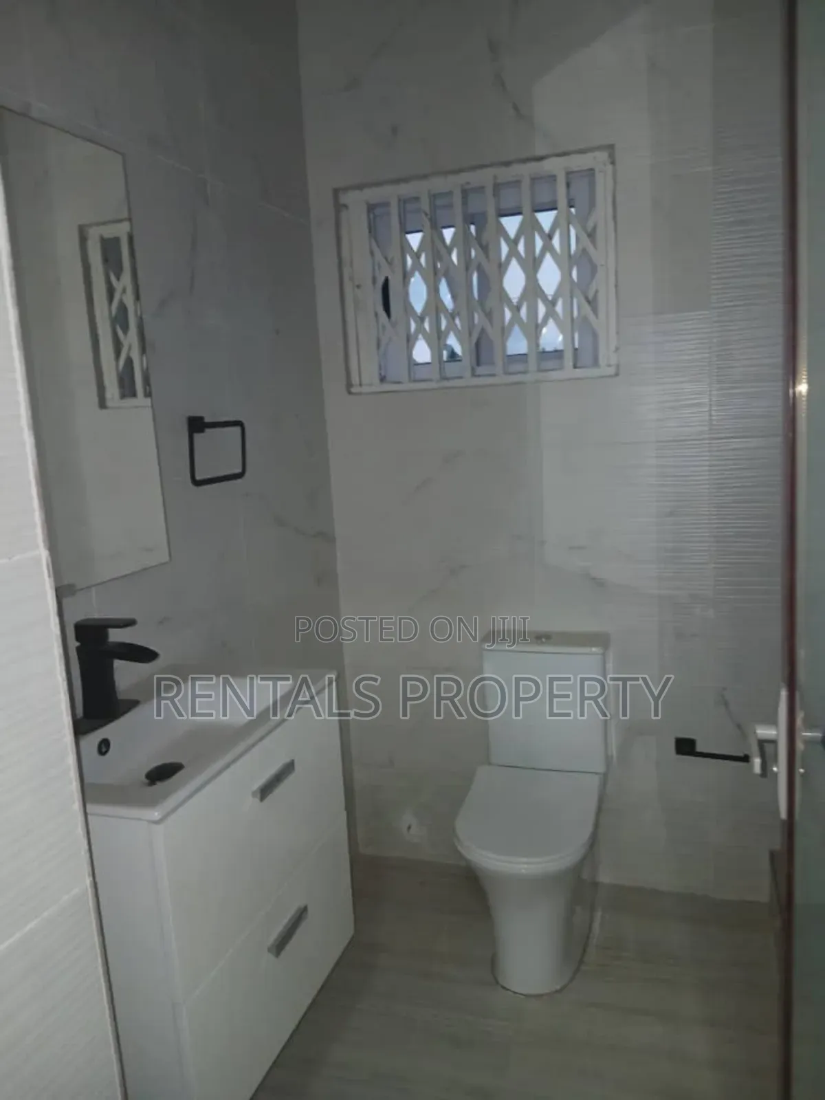 2bdrm Mansion in $ 600 A Month Two, Oyarifa for rent