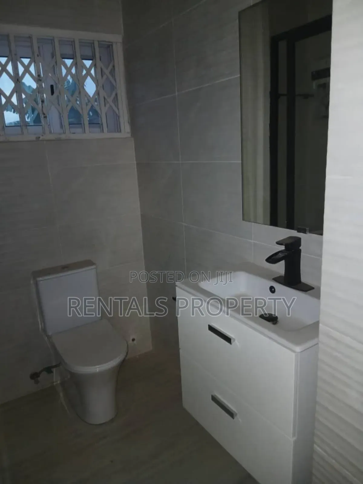 2bdrm Mansion in $ 600 A Month Two, Oyarifa for rent