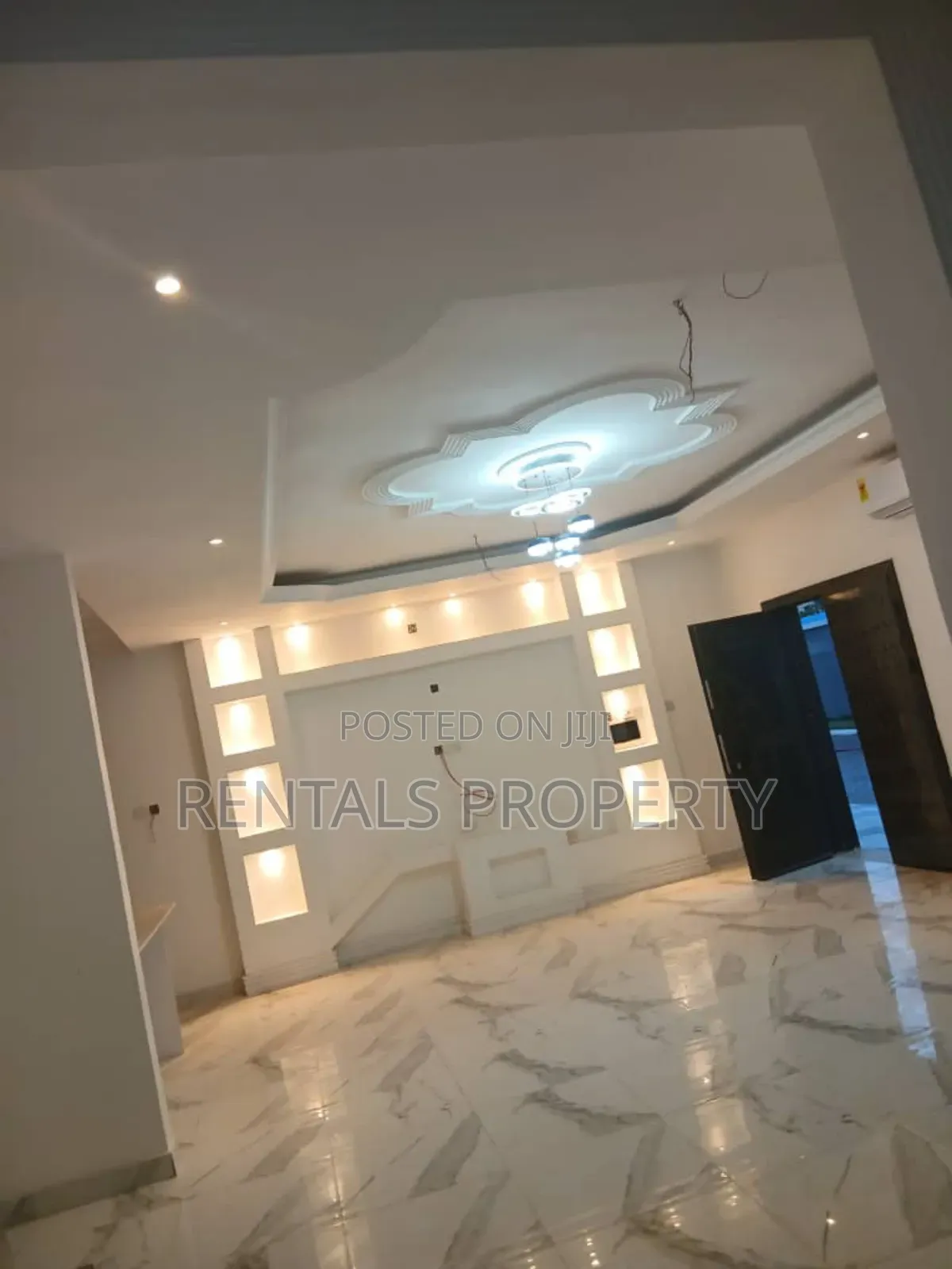2bdrm Mansion in $ 600 A Month Two, Oyarifa for rent