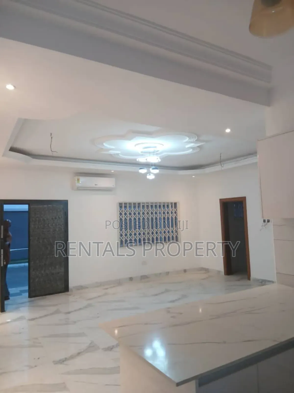 2bdrm Mansion in $ 600 A Month Two, Oyarifa for rent