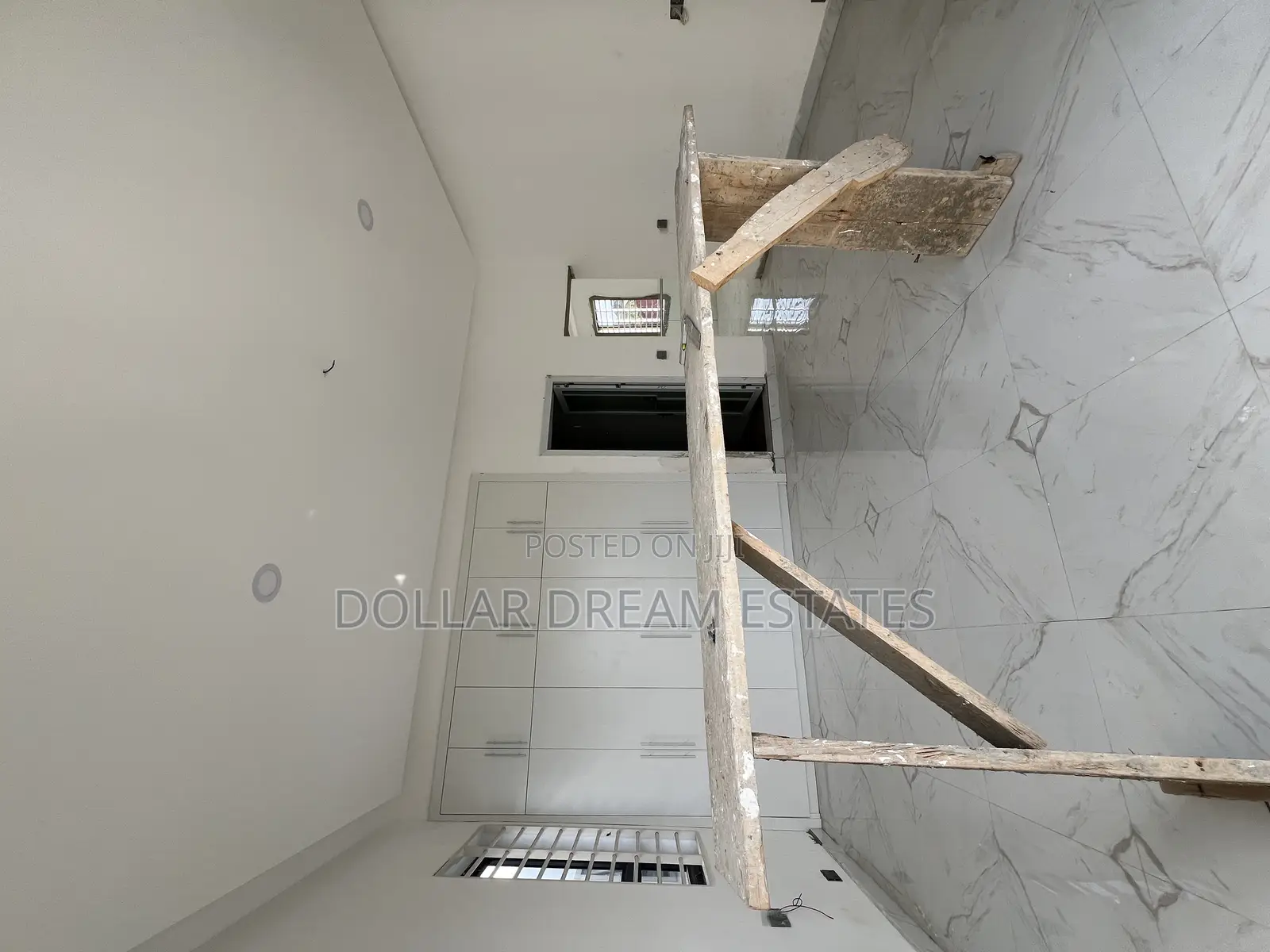 4bdrm House in Sakumono for sale