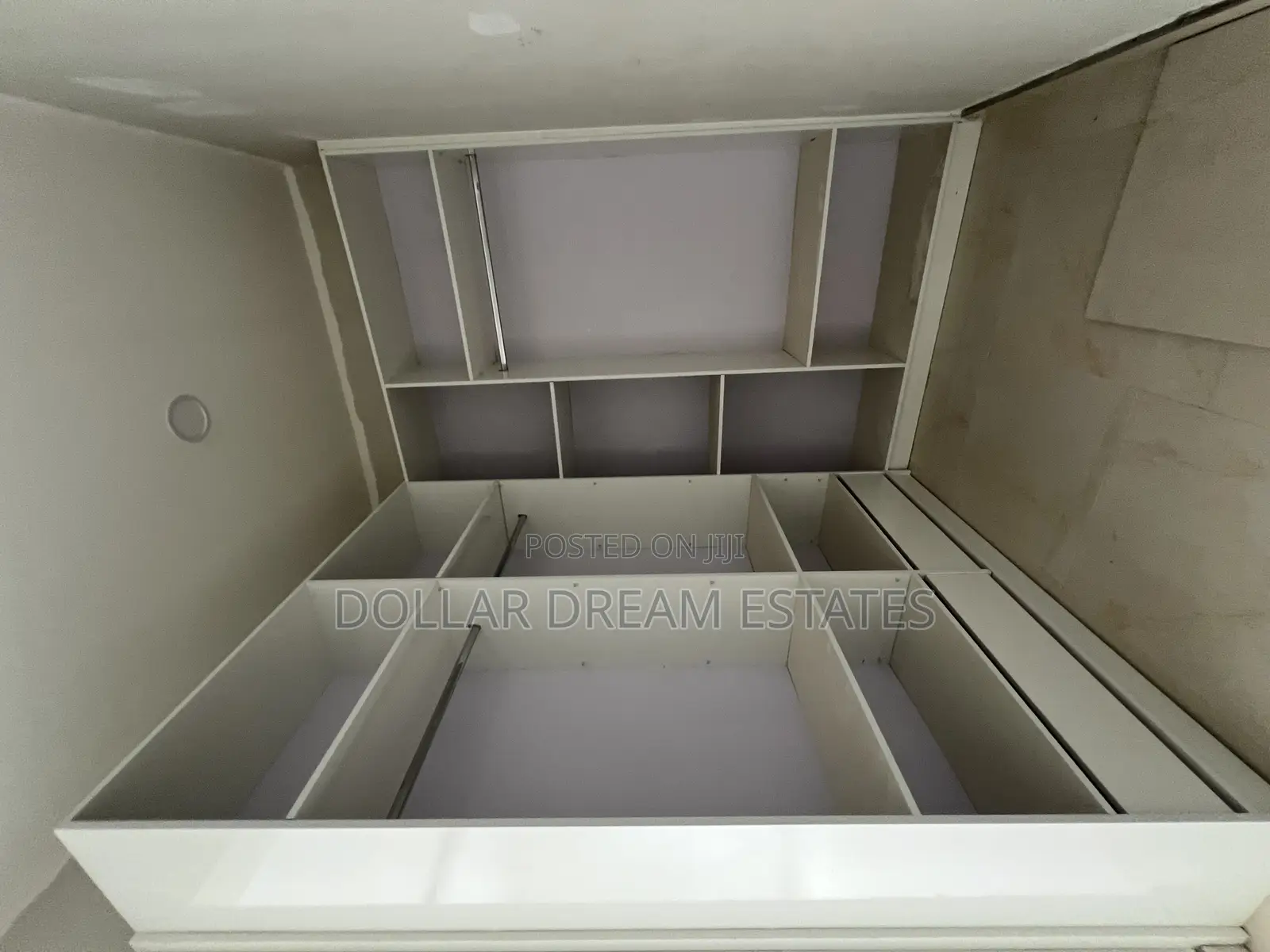 5bdrm House in Dzorwulu for rent