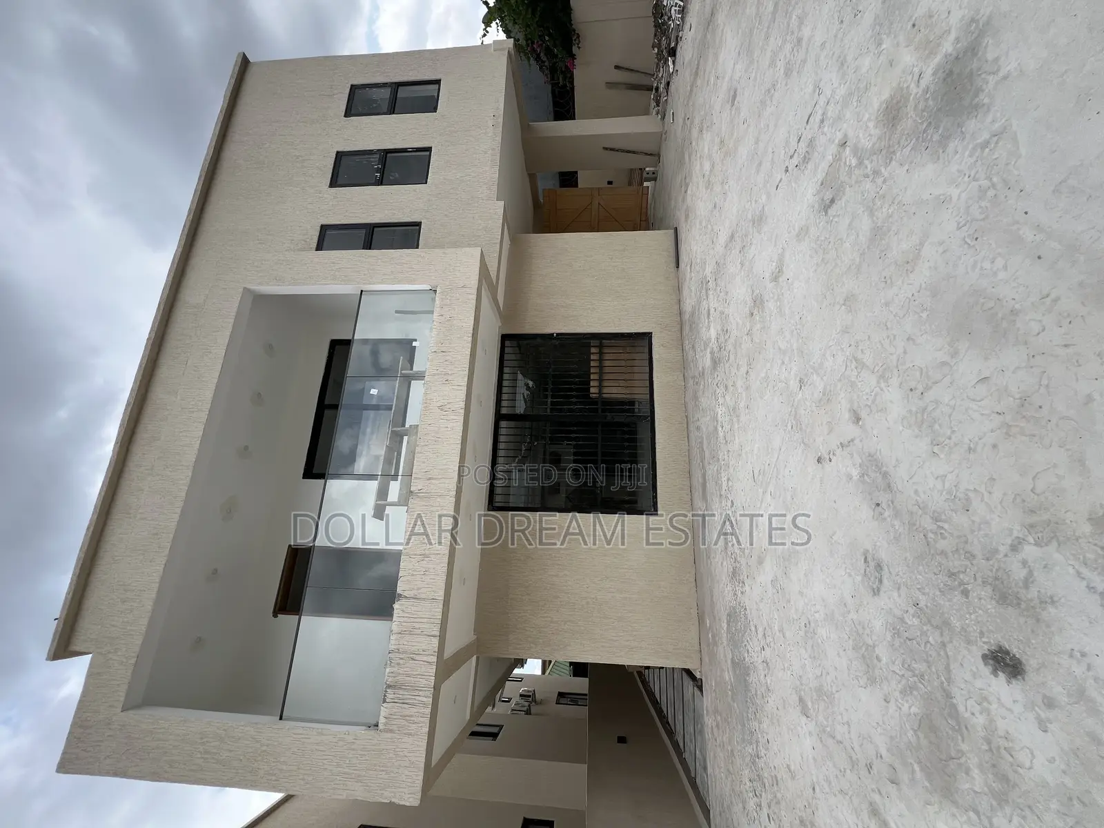 5bdrm House in Dzorwulu for rent