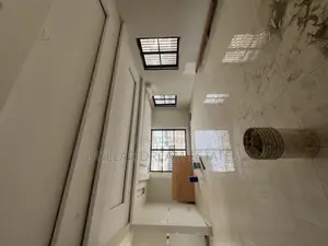 5bdrm House in Dzorwulu for rent