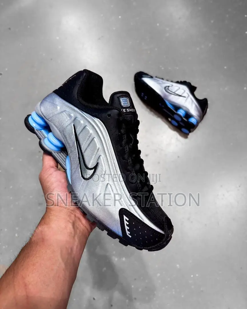 Nike Shox R4 Sneakers