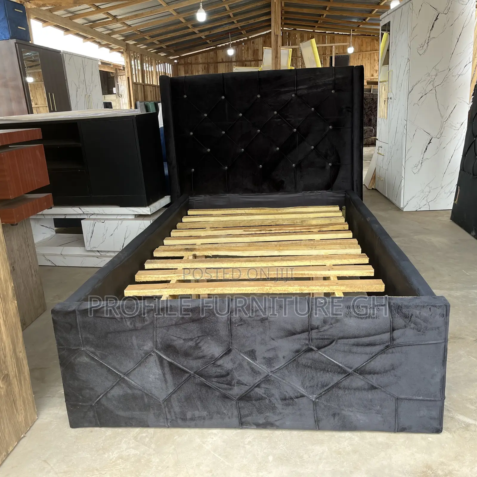 One And Half Bedframe // Luxurious And Durable