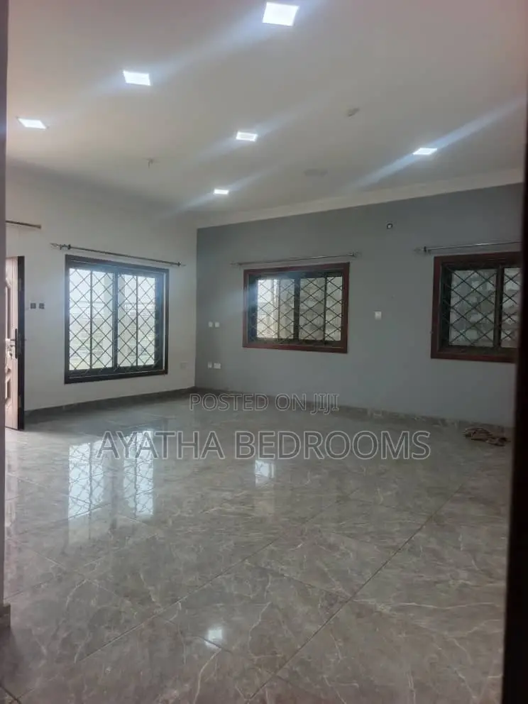 2bdrm Apartment in Modern Bedroom, Ledzokuku-Krowor for rent