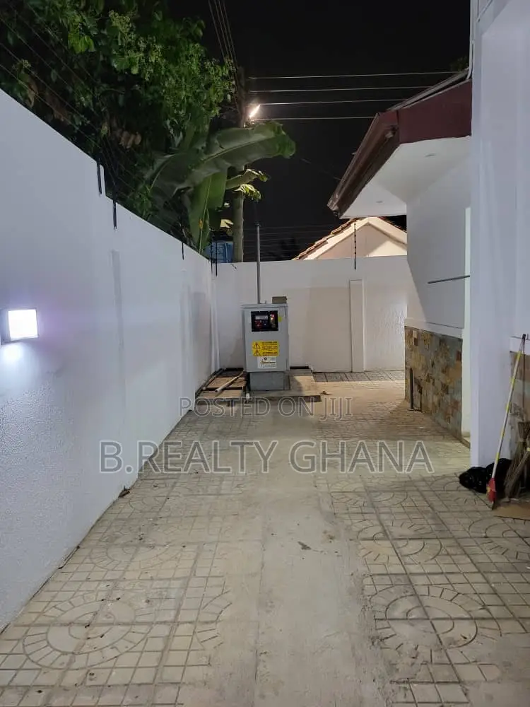 4bdrm House in Airport Residential Area for rent