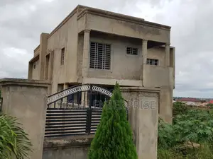 6 Bedrooms All With Washrooms
