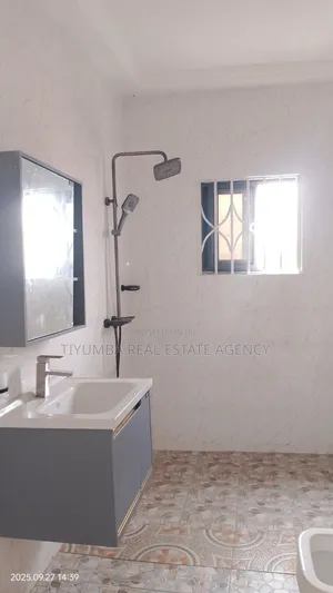 3bdrm Apartment in Tiyumba Agency., West Legon for rent