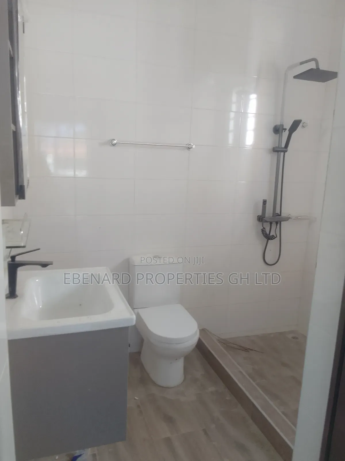 3bdrm House in Ebenard Properties, Sakumono for sale