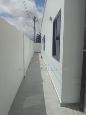 3bdrm House in Ebenard Properties, Sakumono for sale