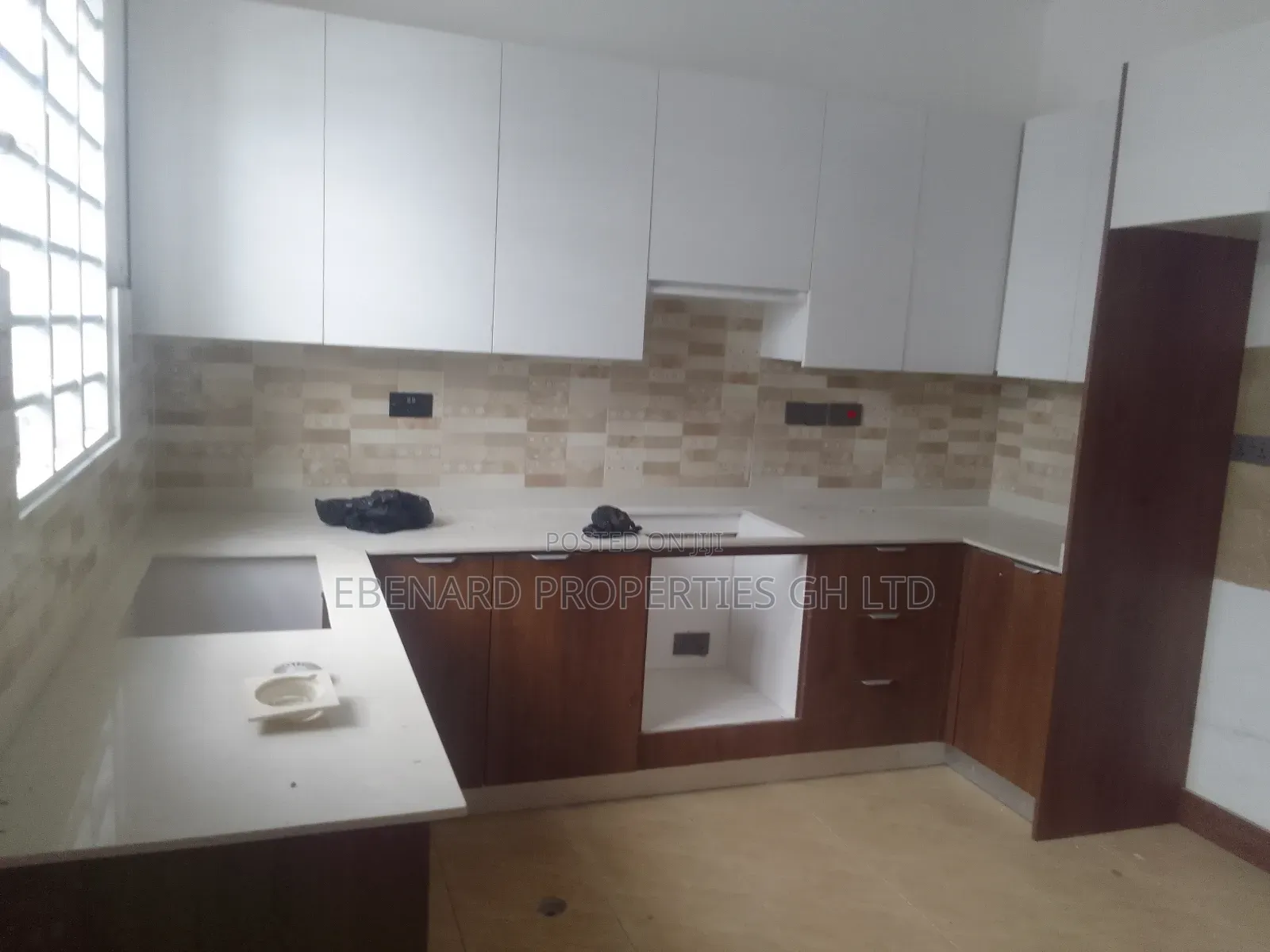 3bdrm House in Ebenard Properties, Sakumono for sale