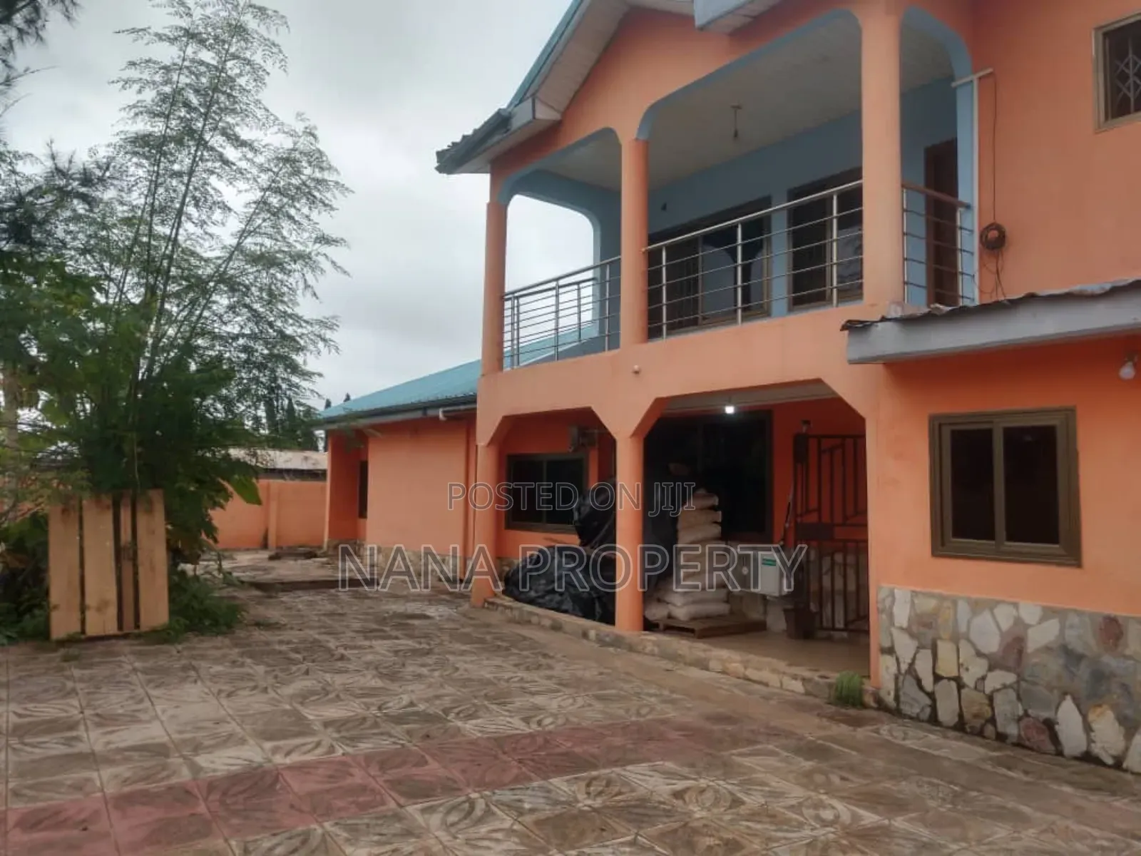 5bdrm House in Ashaiman Municipal for sale