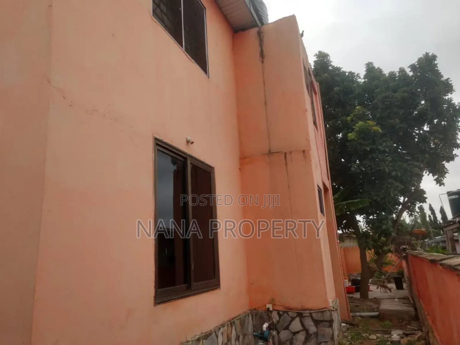 5bdrm House in Ashaiman Municipal for sale