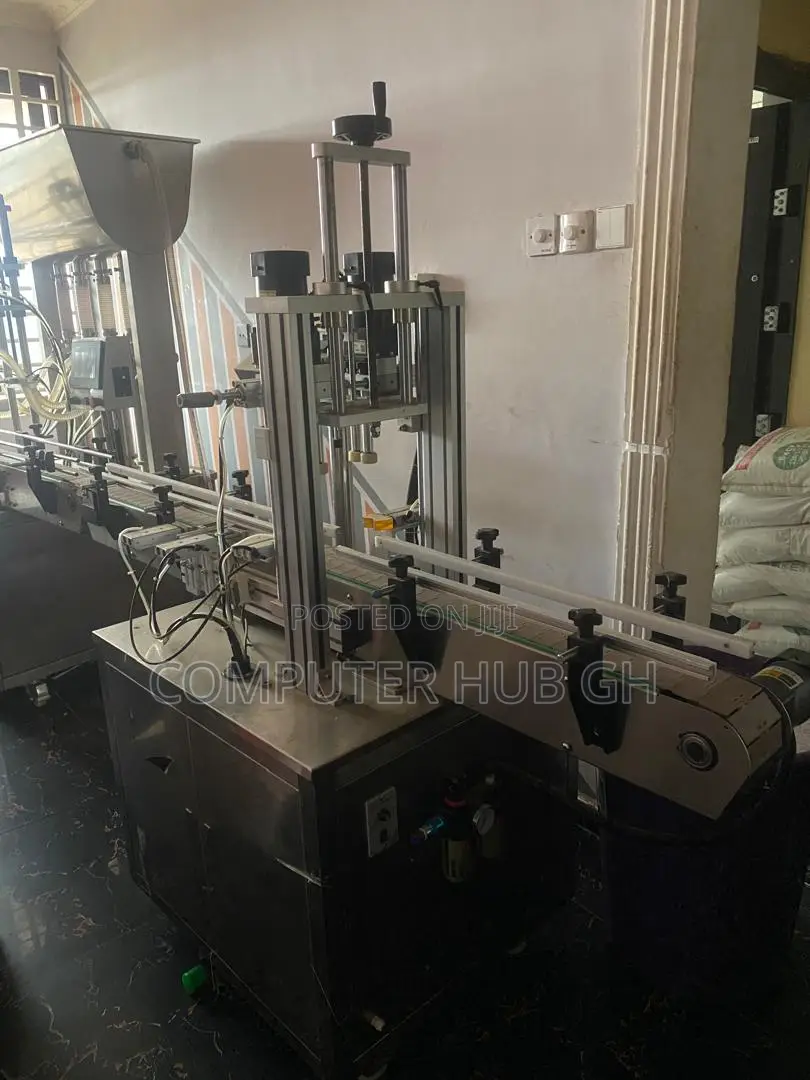 Automatic 4 Head Liquids Filling Machine With Mixer Tank