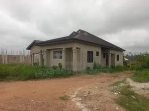 4bdrm House in Antoa New Site, Kumasi Metropolitan for sale