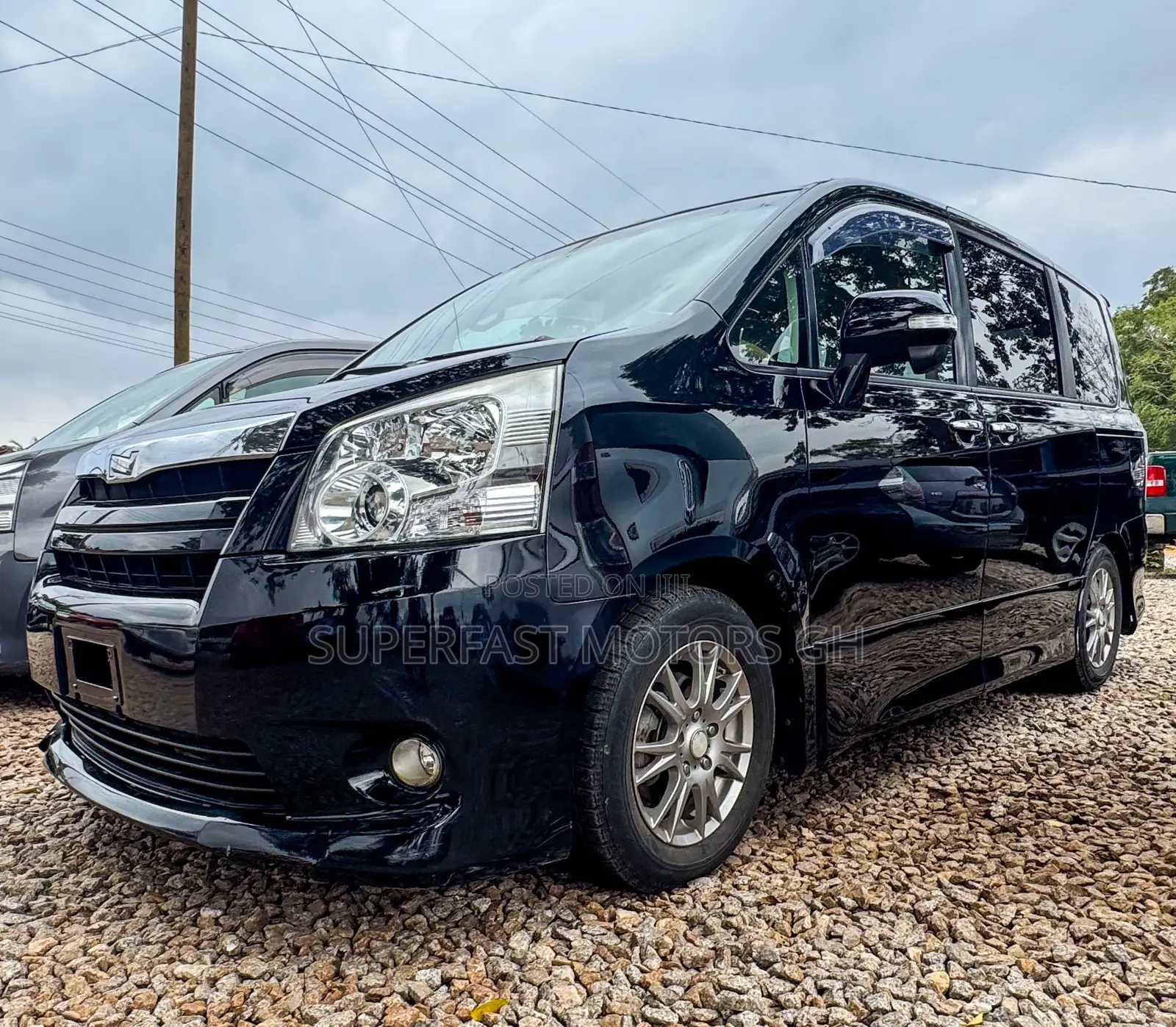 Toyota Noah 2.0 158hp AWD (8 Seater) 2012 Black