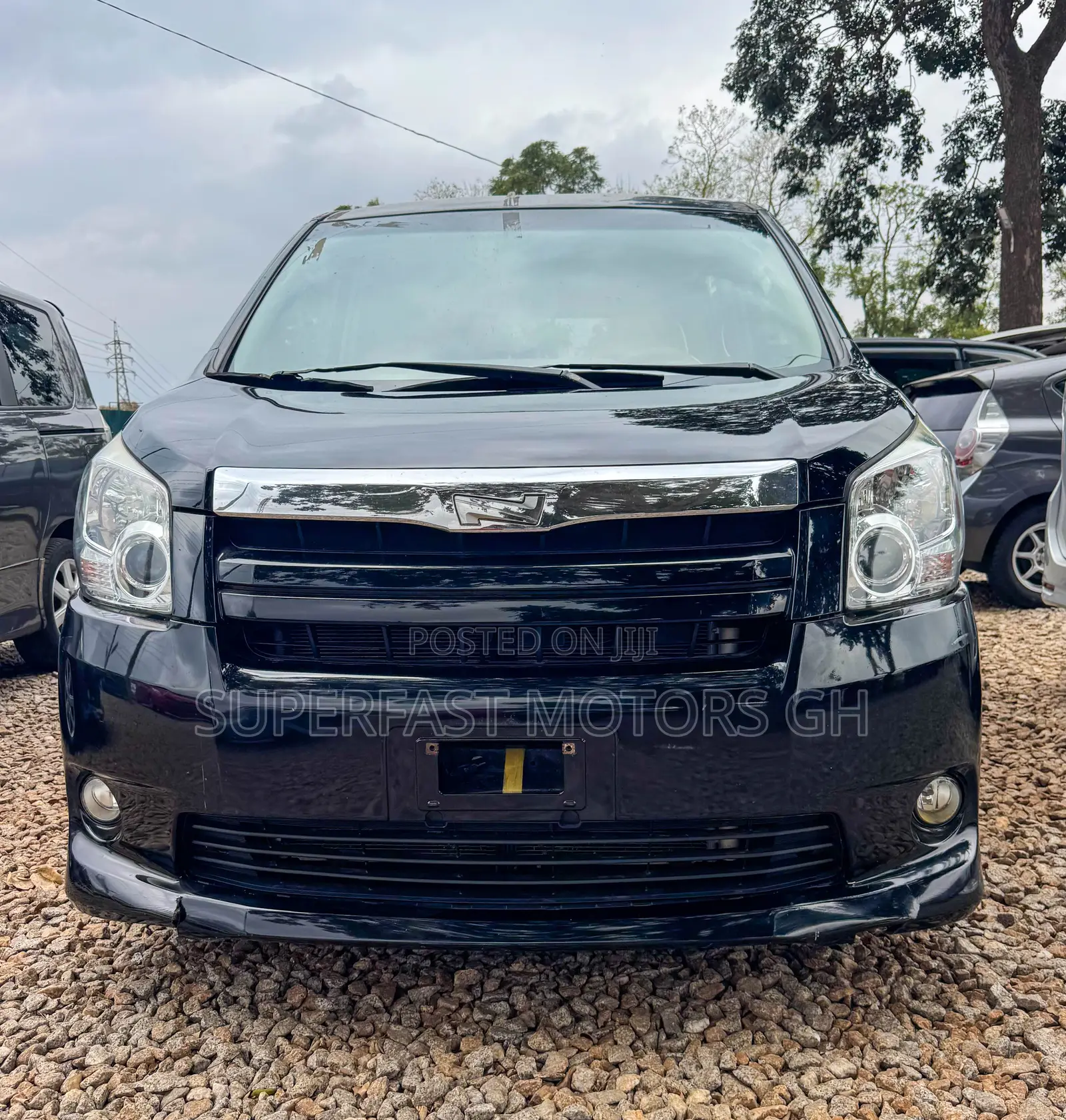 Toyota Noah 2.0 158hp AWD (8 Seater) 2012 Black