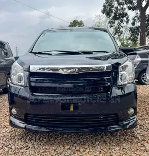 Toyota Noah 2.0 158hp AWD (8 Seater) 2012 Black