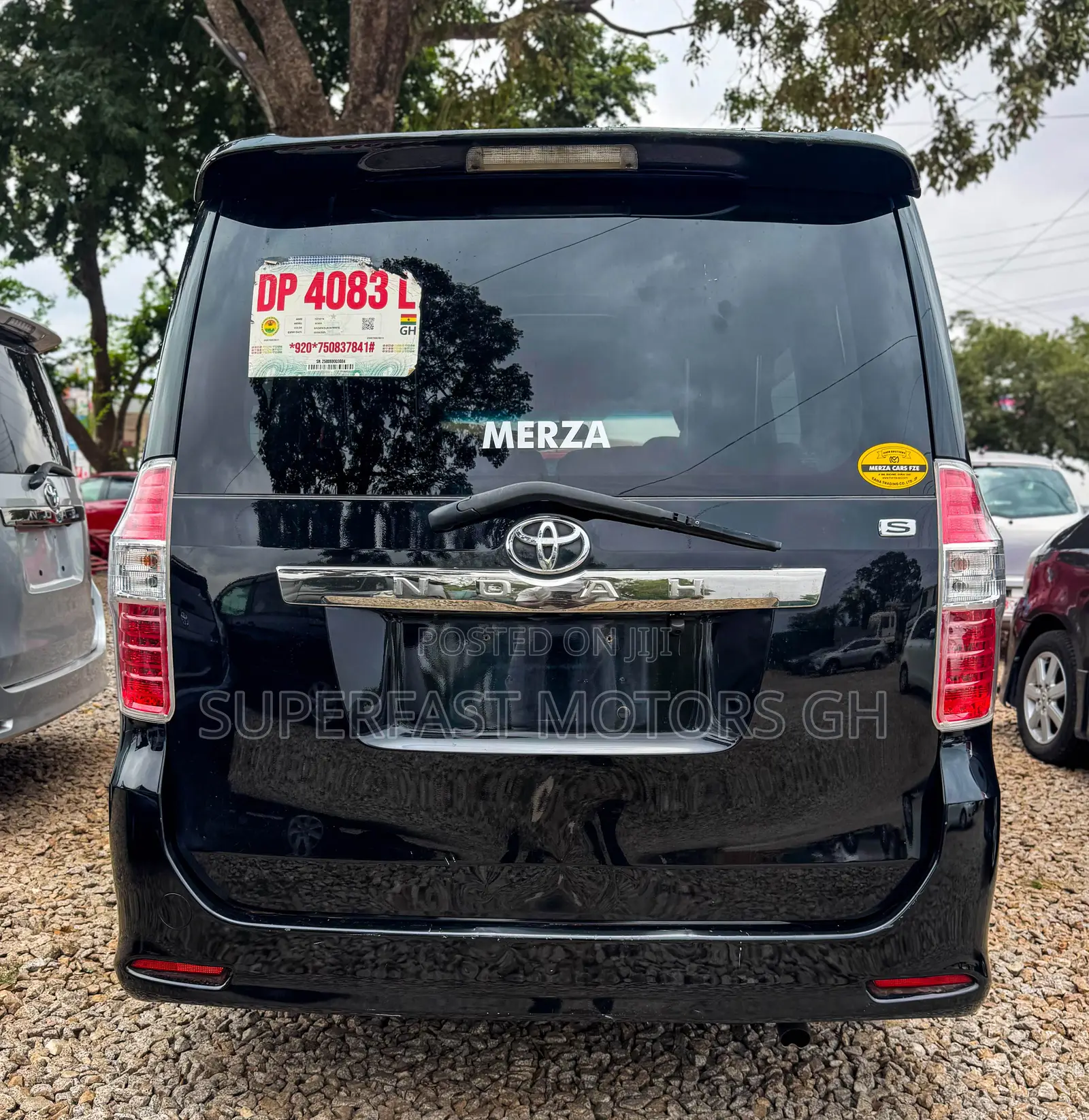 Toyota Noah 2.0 158hp AWD (8 Seater) 2012 Black
