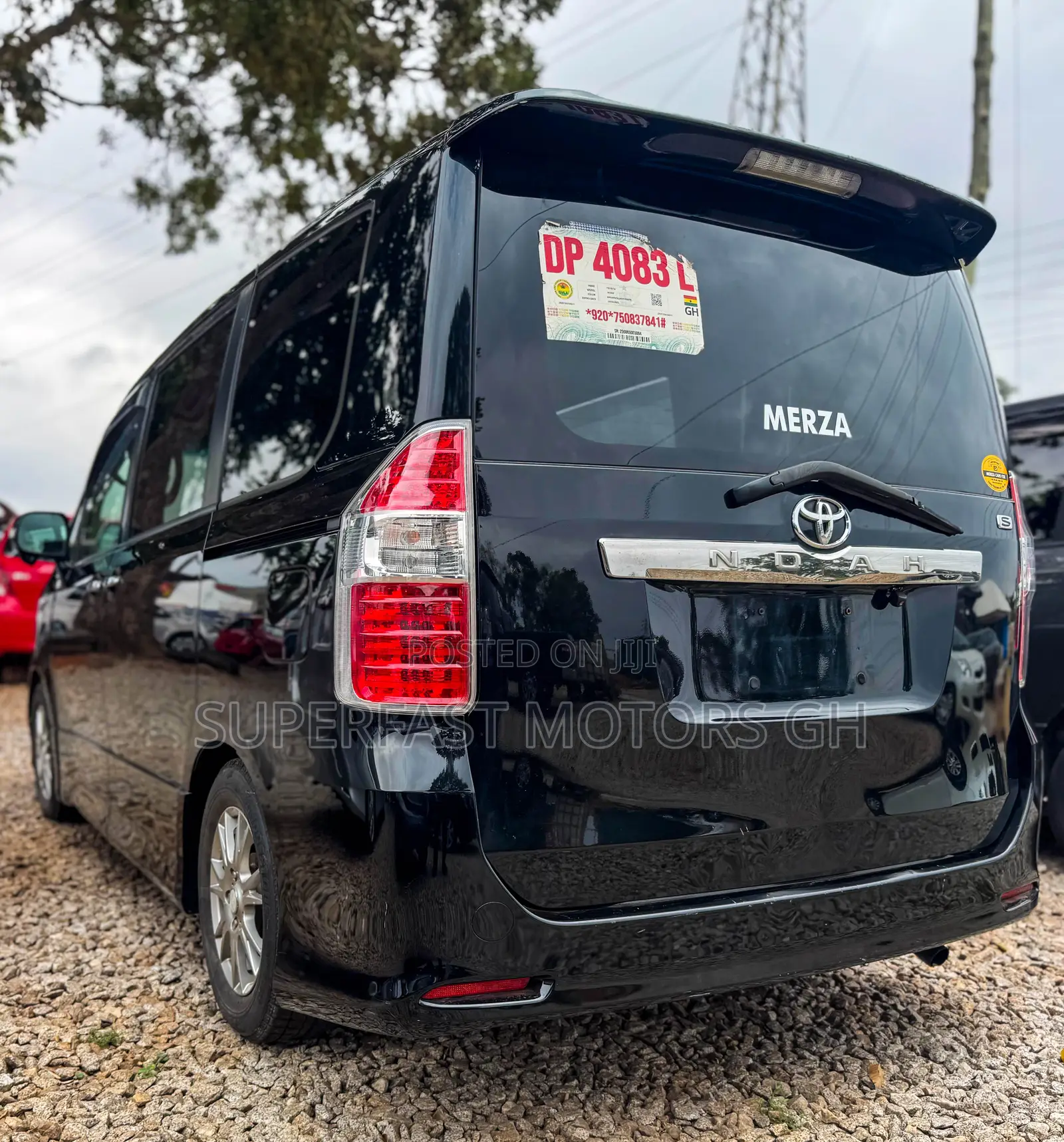 Toyota Noah 2.0 158hp AWD (8 Seater) 2012 Black
