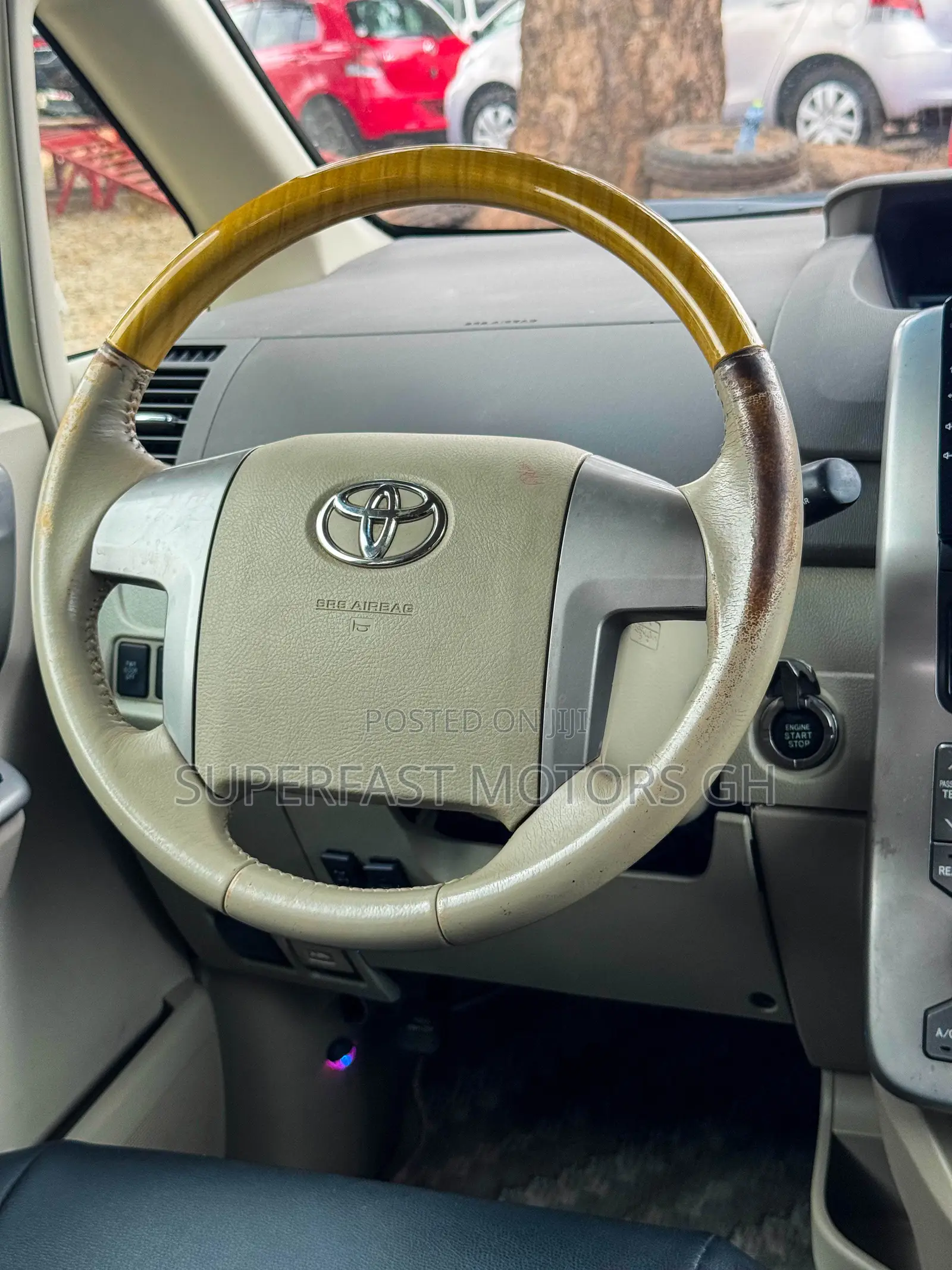 Toyota Noah 2.0 158hp AWD (8 Seater) 2012 Black