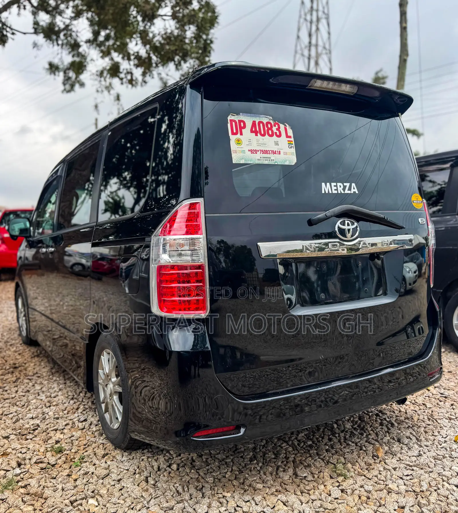 Toyota Noah 2.0 158hp AWD (8 Seater) 2012 Black