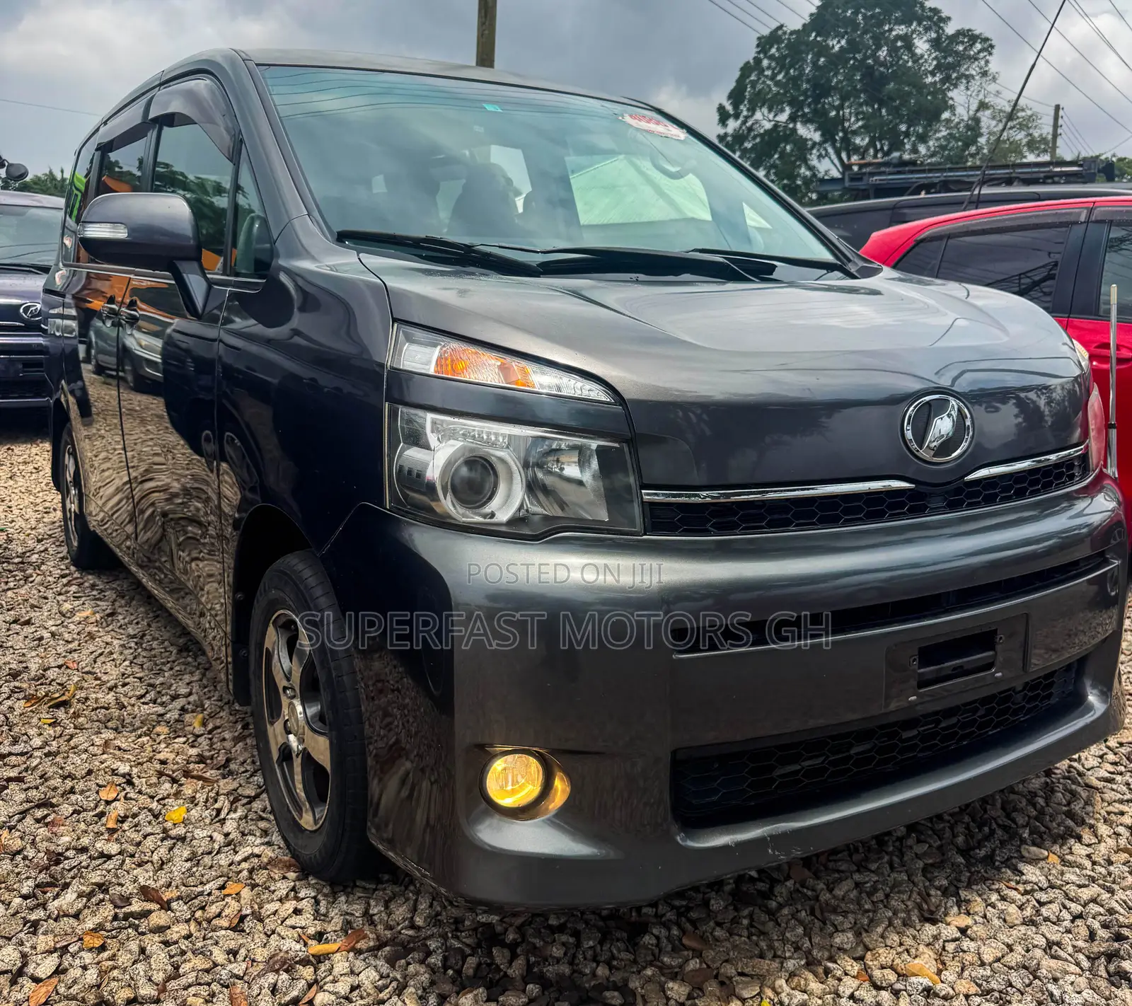 Toyota Noah 2.0 143hp AWD (8 Seater) 2012 Gray