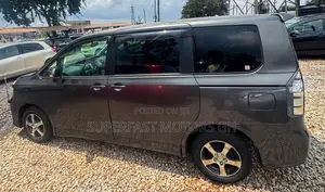 Toyota Noah 2.0 143hp AWD (8 Seater) 2012 Gray